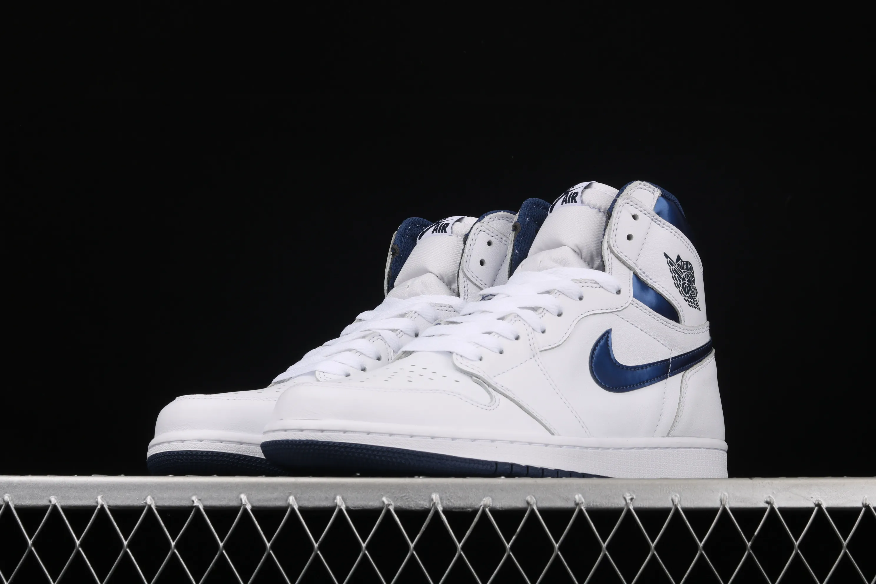 All categories Air Jordan Jordan series basketball shoes Air Jordan 1 High Air Jordan 1 Retro Metallic Navy AJ1 Joe 1 Navy Blue 555088-106